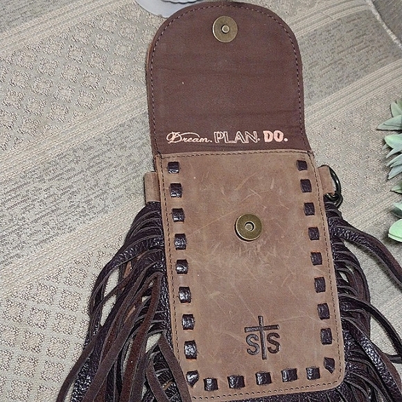 STS Ranch Distressed Leather Fringe Phone Crossbody bag - Picture 6 of 10